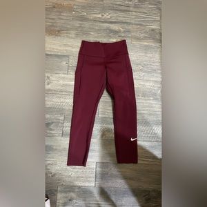 maroon Nike workout leggings